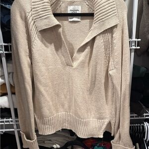 Abercrombie & Fitch Women's Beige V-Neck Sweater